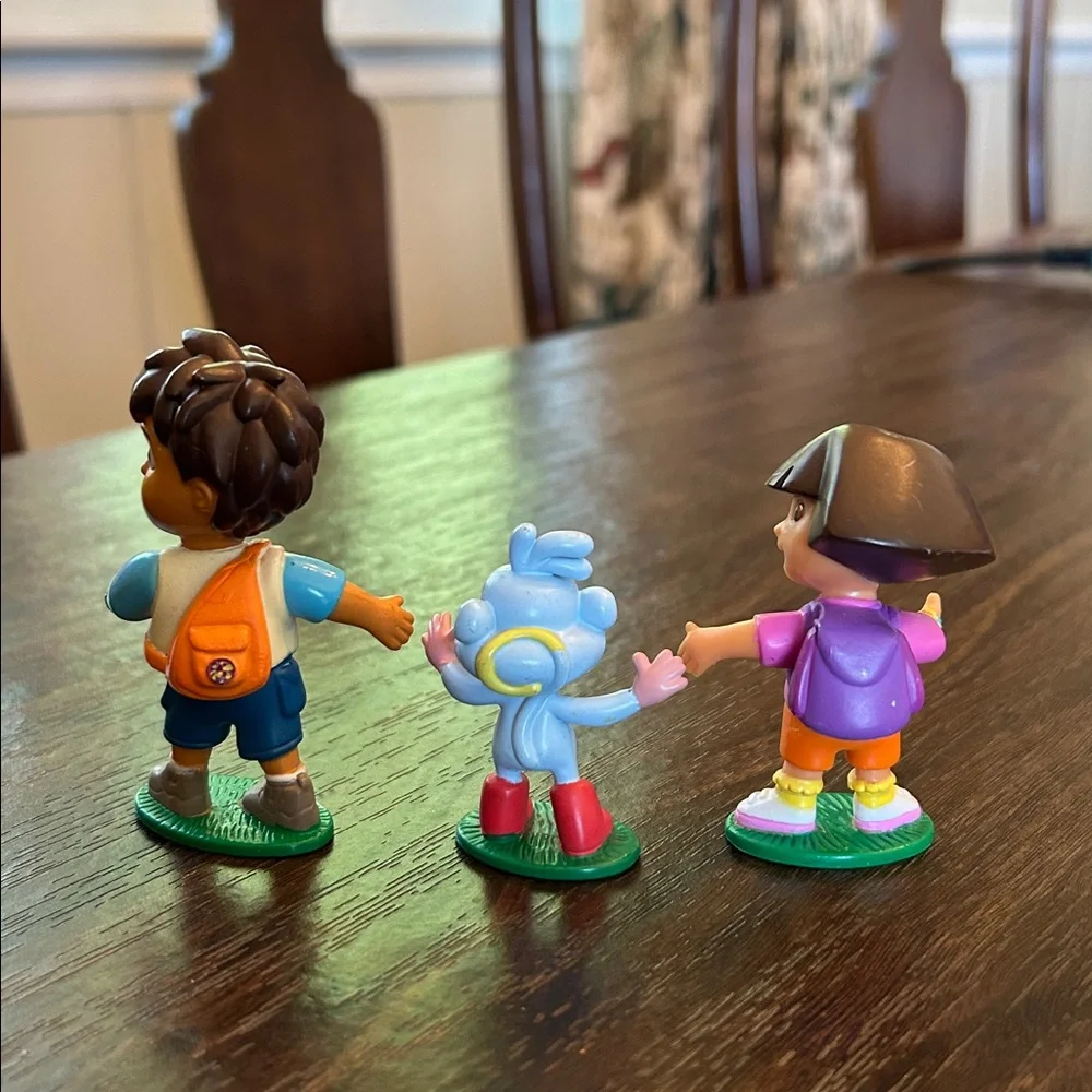 Dora the Explorer cake topper set